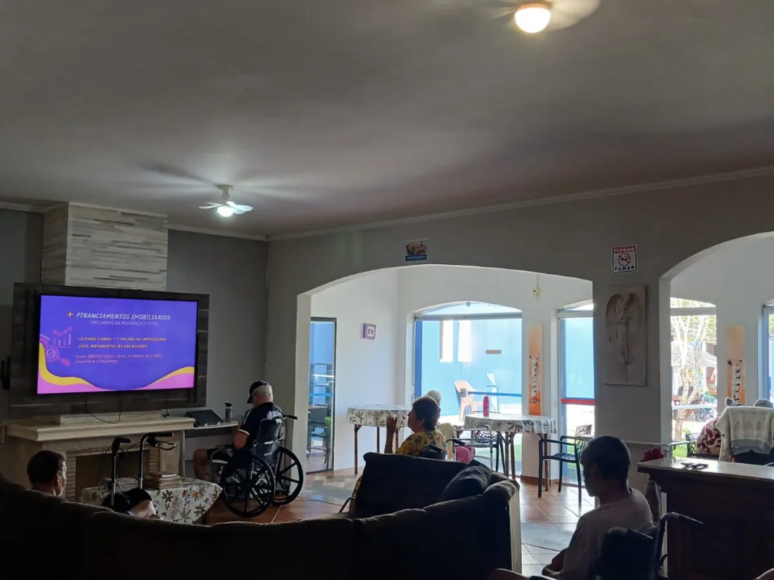 Sala de convivência: Ambiente interno destinado à convivência.